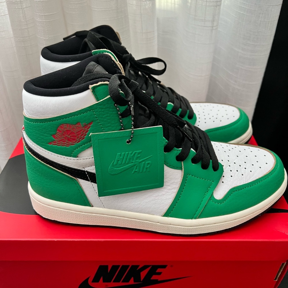 Jordan 1 High OG Woman’s Size 8.5
